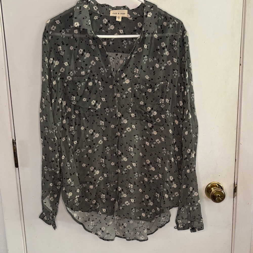 Cloth & Stone grey long sleeve button down shirt ivory blue floral print Size L